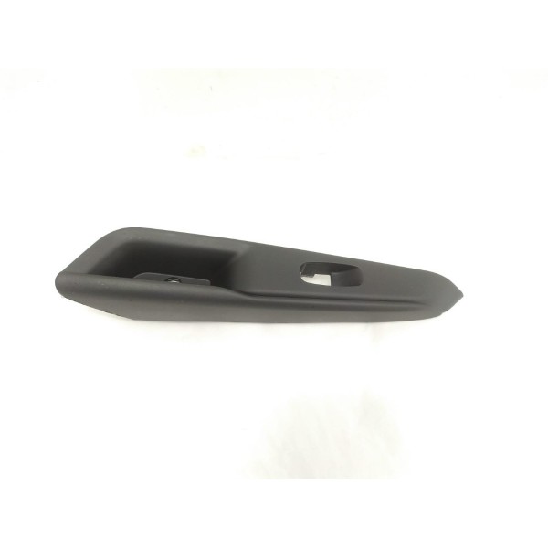 Moldura Botão Vidro Traseiro Esquerdo  Kicks 2018