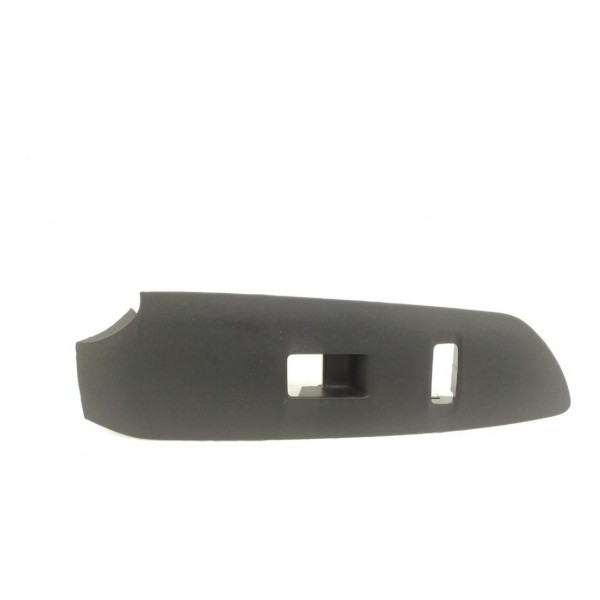 Moldura Botão Vidro Dianteiro Direito Tracker 2018 Detalhe