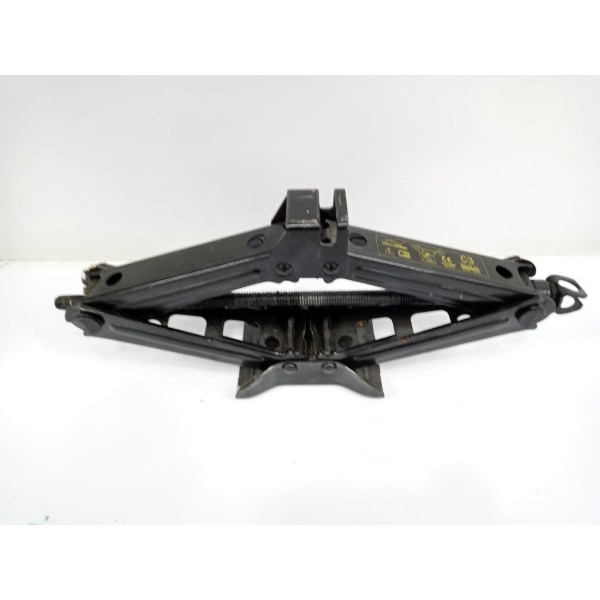 Macaco Nissan Versa 2018 2019