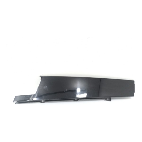 Acabamento Porta Dianteira Direita Gla 200  2016