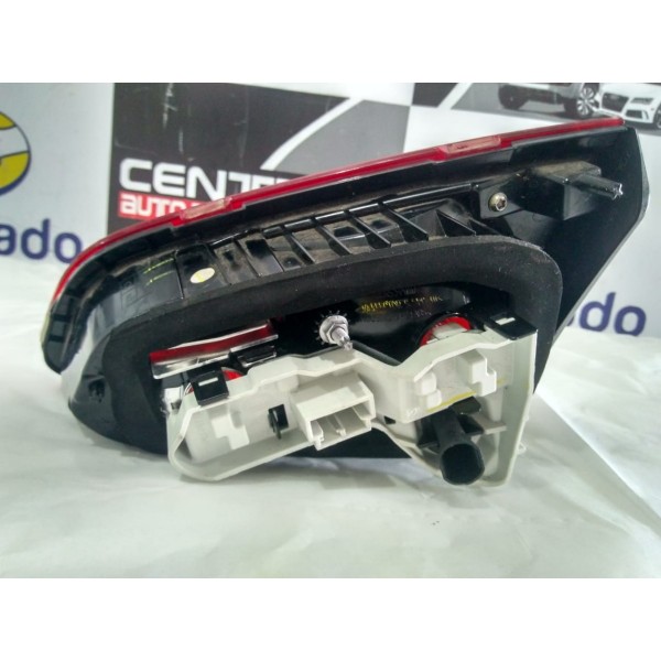 Lanterna Tampa Traseira Esquerda Vw Golf Tsi 2018 Esquerdo