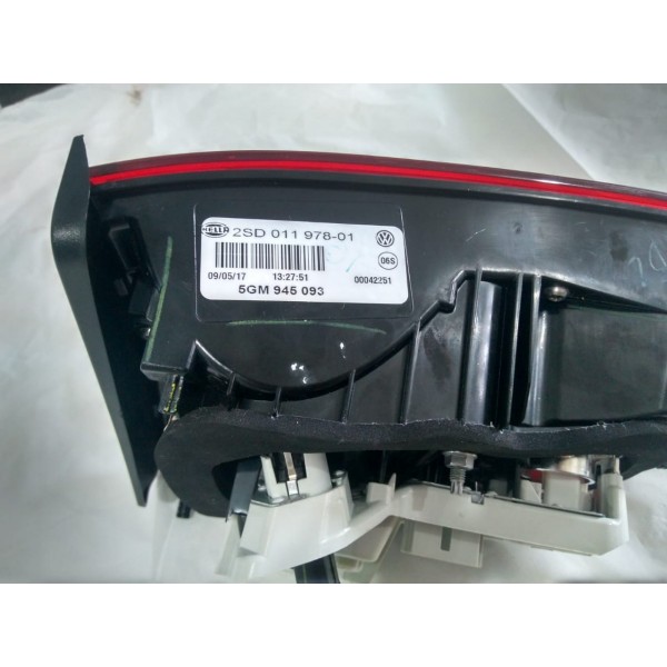 Lanterna Tampa Traseira Esquerda Vw Golf Tsi 2018 Esquerdo
