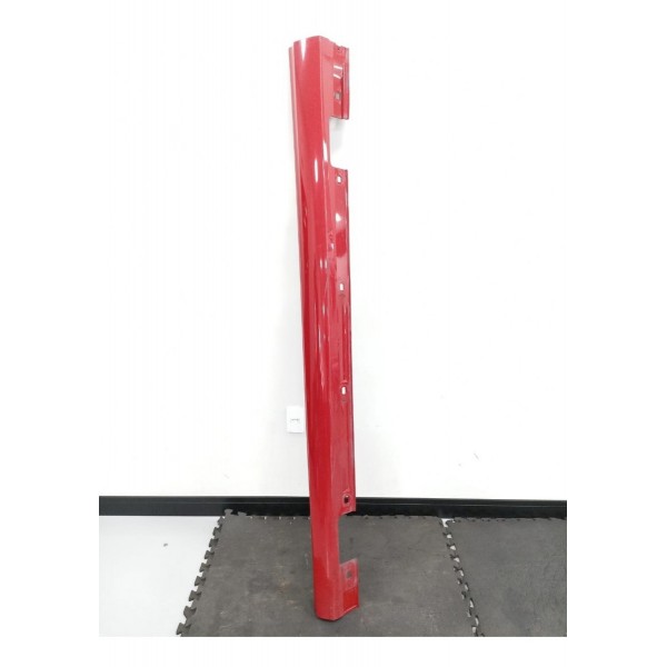 Spoiler Lateral Esquerda Mercedes A200 2015 Vermelho