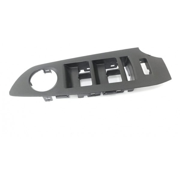 Moldura Botão Vidro Dianteiro Esquerdo Tracker 2016