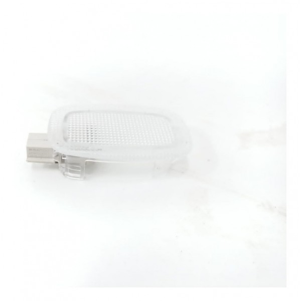 Luz Cortesia Mercedes Gla200 2018