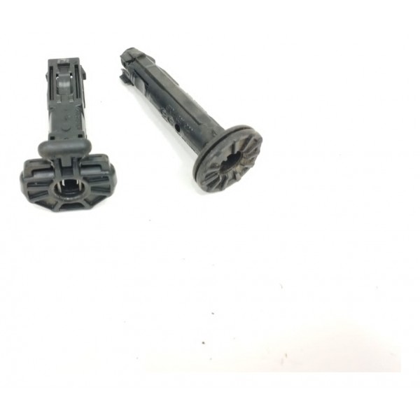 Trava Encosto Cabeça Dianteiro Direito Audi A4 2013 Preto