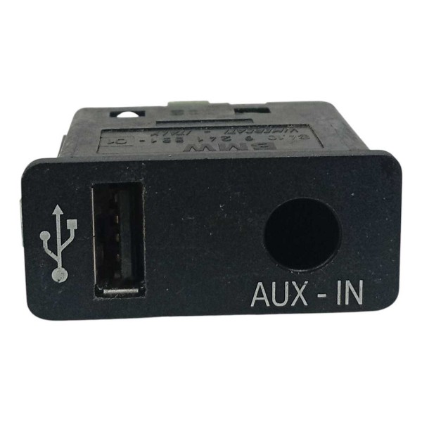 Entrada Usb Bmw X1 2013 Detalhe  Preto