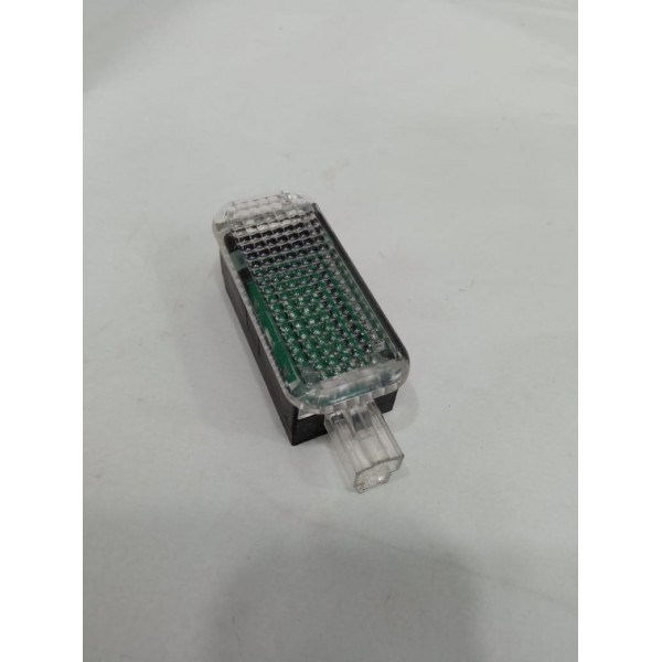 Luz Forro Porta Dianteira Esquerda Audi Q3 2015 8j0947409