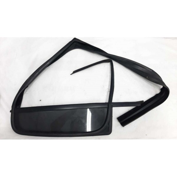 Vidro Com Guarnição Traseiro Direito Vw Amarok 2014