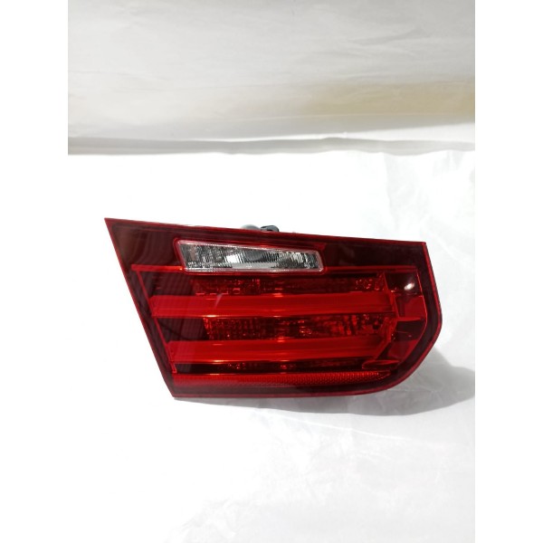 Lanterna Tampa Traseira Lado Esquerdo Bmw 320i 2015 Esquerdo/motorista