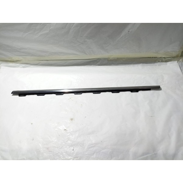 Pestana Externa Cromada T. Direita Peugeot 2008 2018 Detalhe