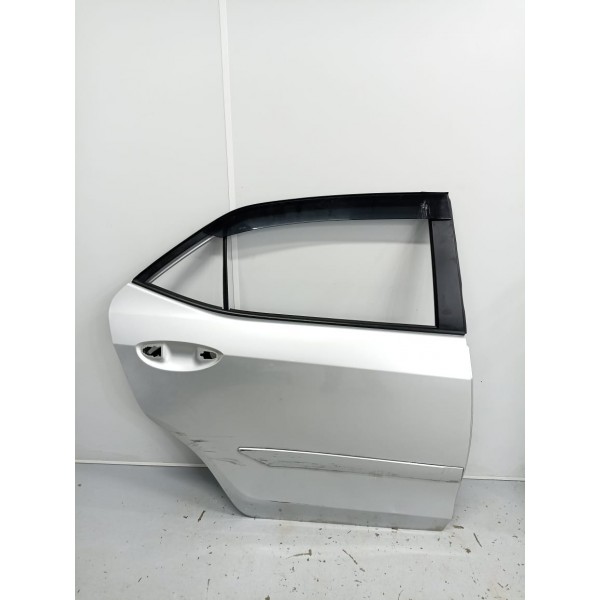 Porta Lata Traseira Direita Toyota Corolla 2016 2017 Detalhe Traseira Direita Cinza