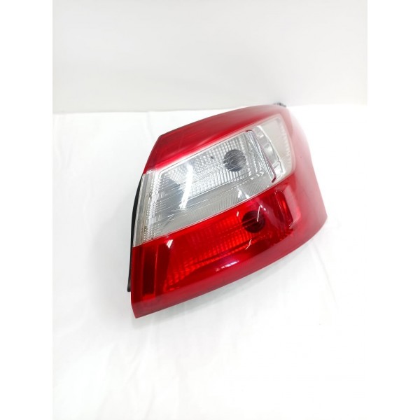 Lanterna Traseira Direita Ford Focus 2014 Detalhe Sedan Direito