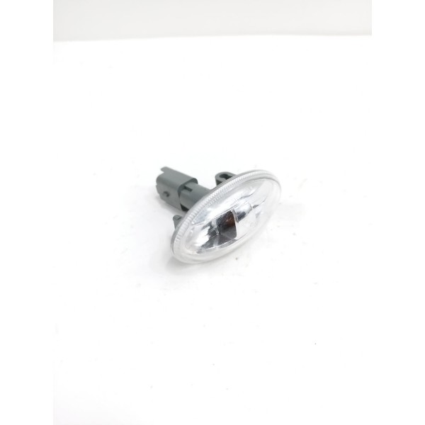 Pisca Lateral Esquerdo Peugeot Expert 2021 Detalhe